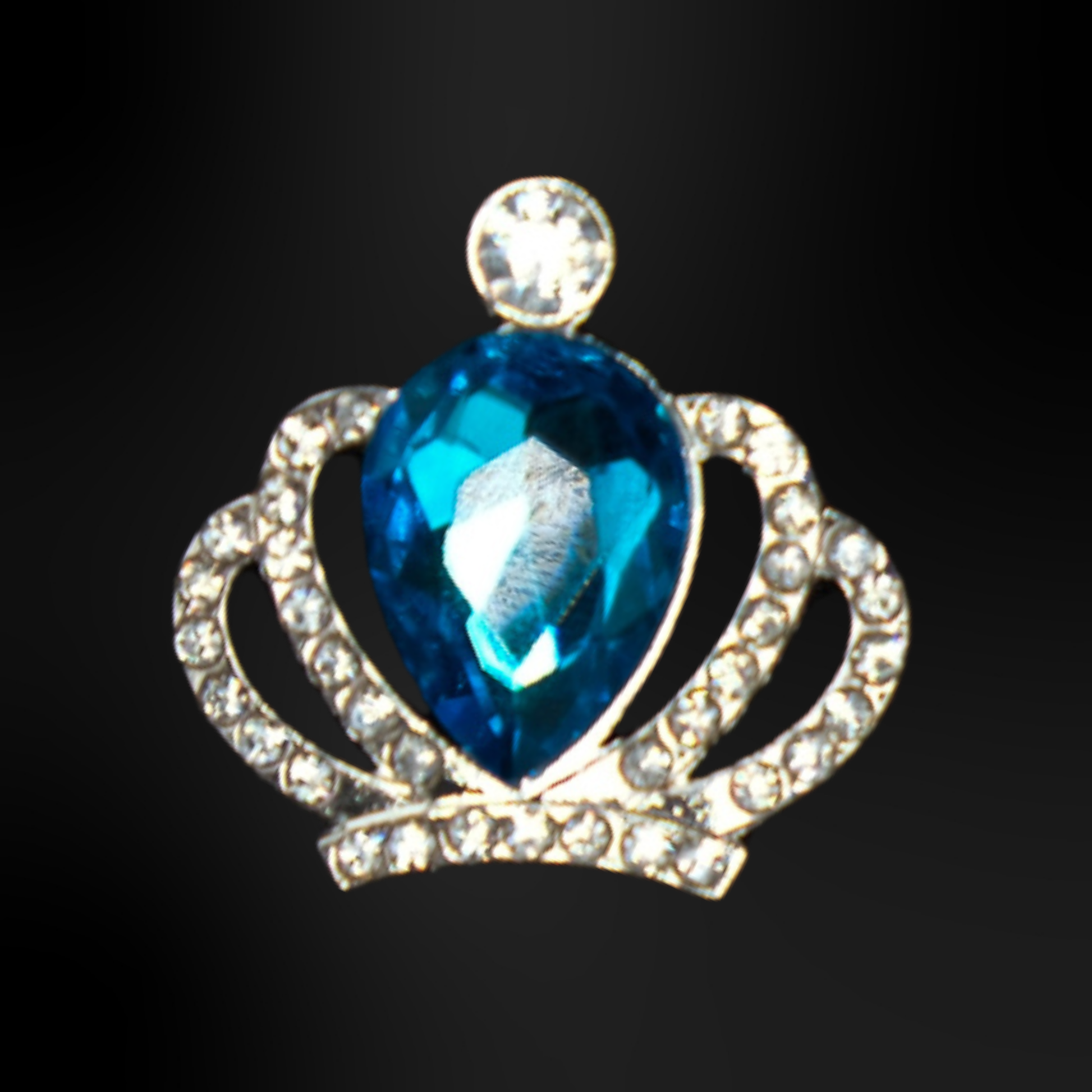 pins metallique couronne bleu