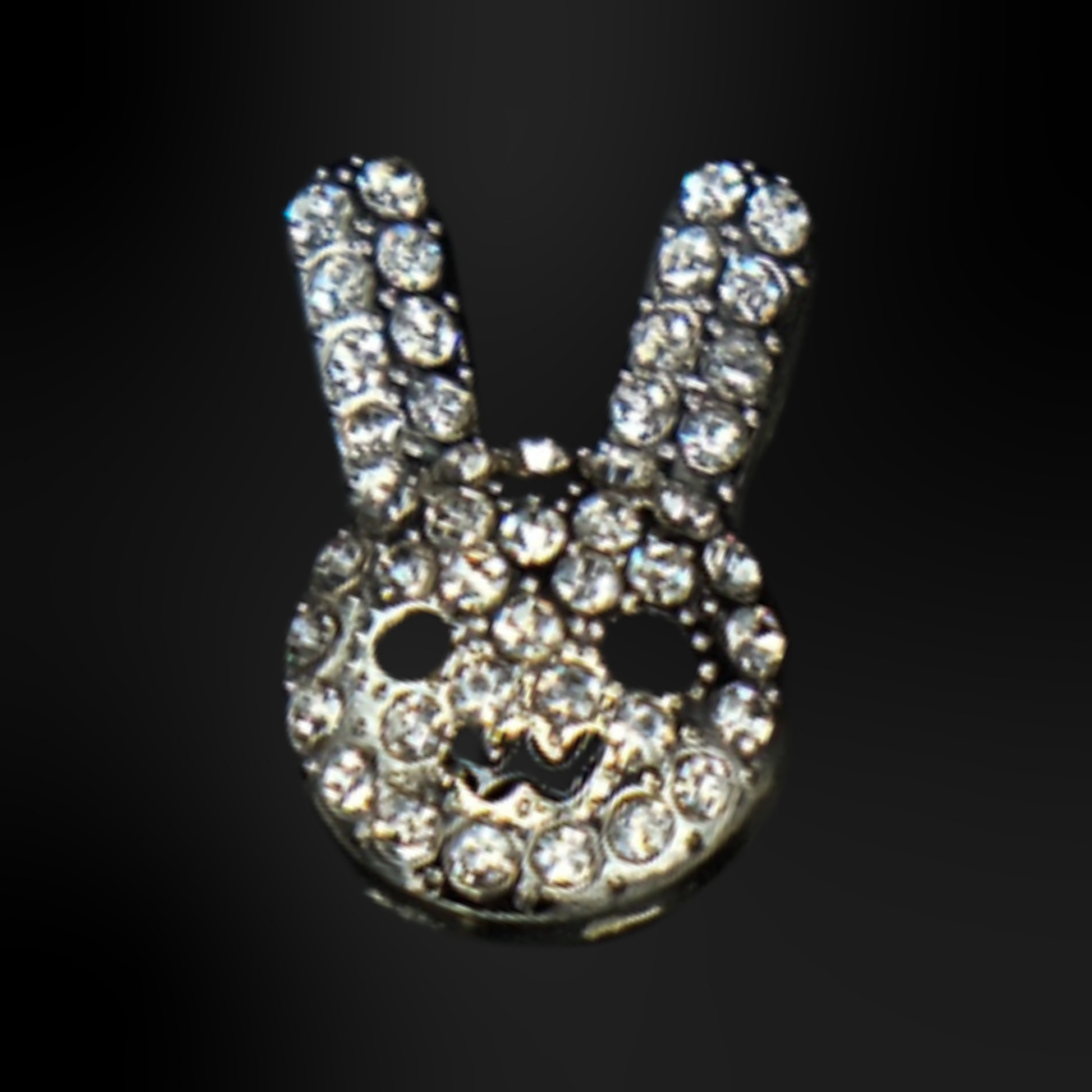 pins metallique lapin argent