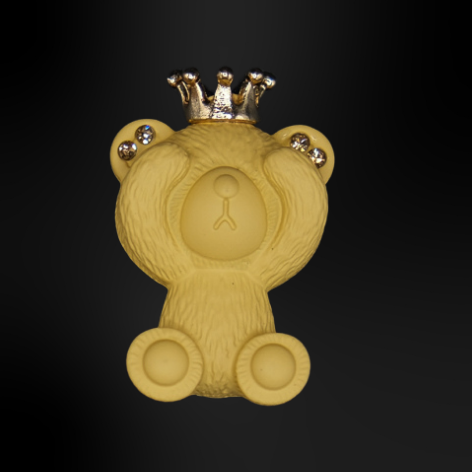 pins metallique ours marron main devant yeux