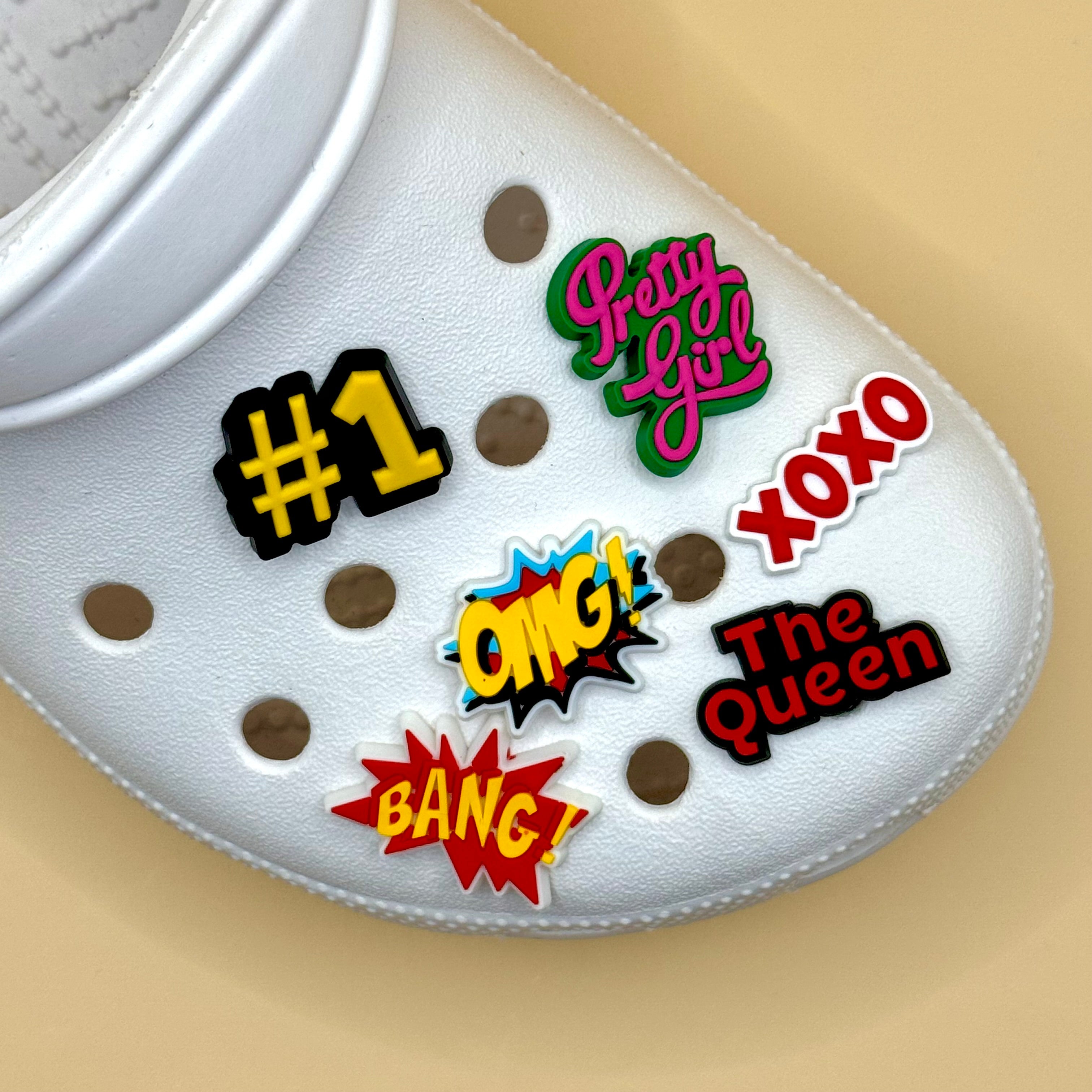 pins_pour_clogs_words sur chaussure
