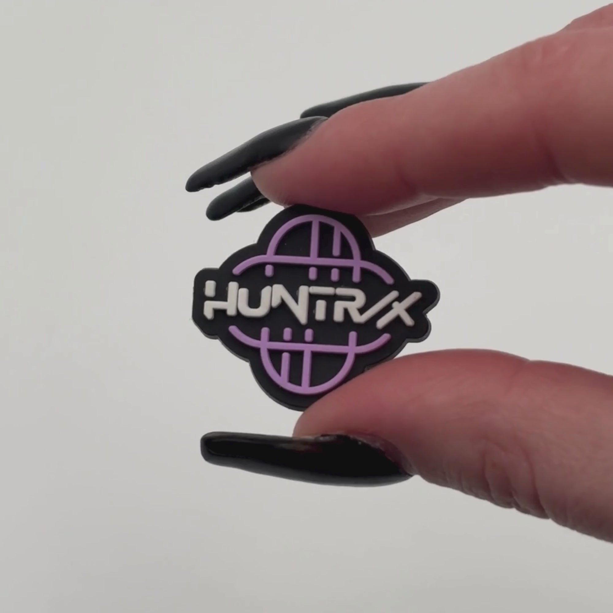 Load video: Pin's personnalisé en PVC pour Clogs